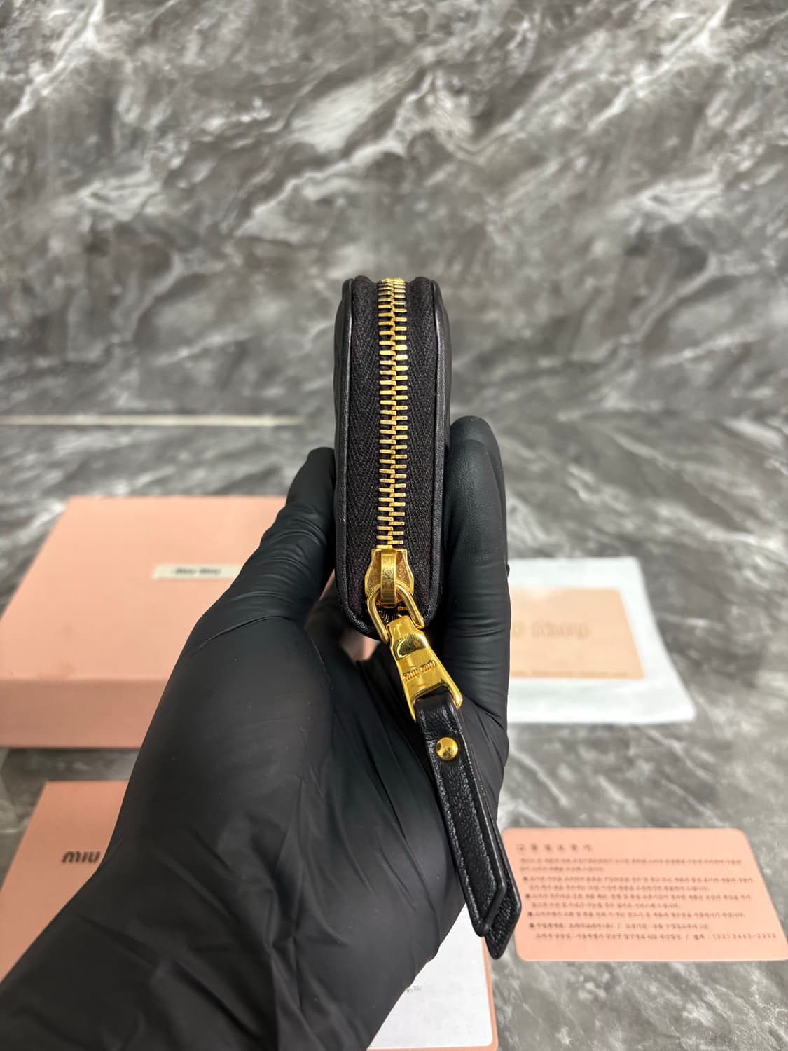 미우미우 마테라쎄 나파 가죽 동전 지갑 상품이미지4