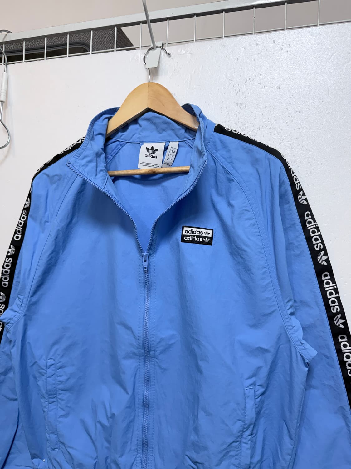 아디다스 우븐 밴딩로고 바람막이 M 상품이미지3
