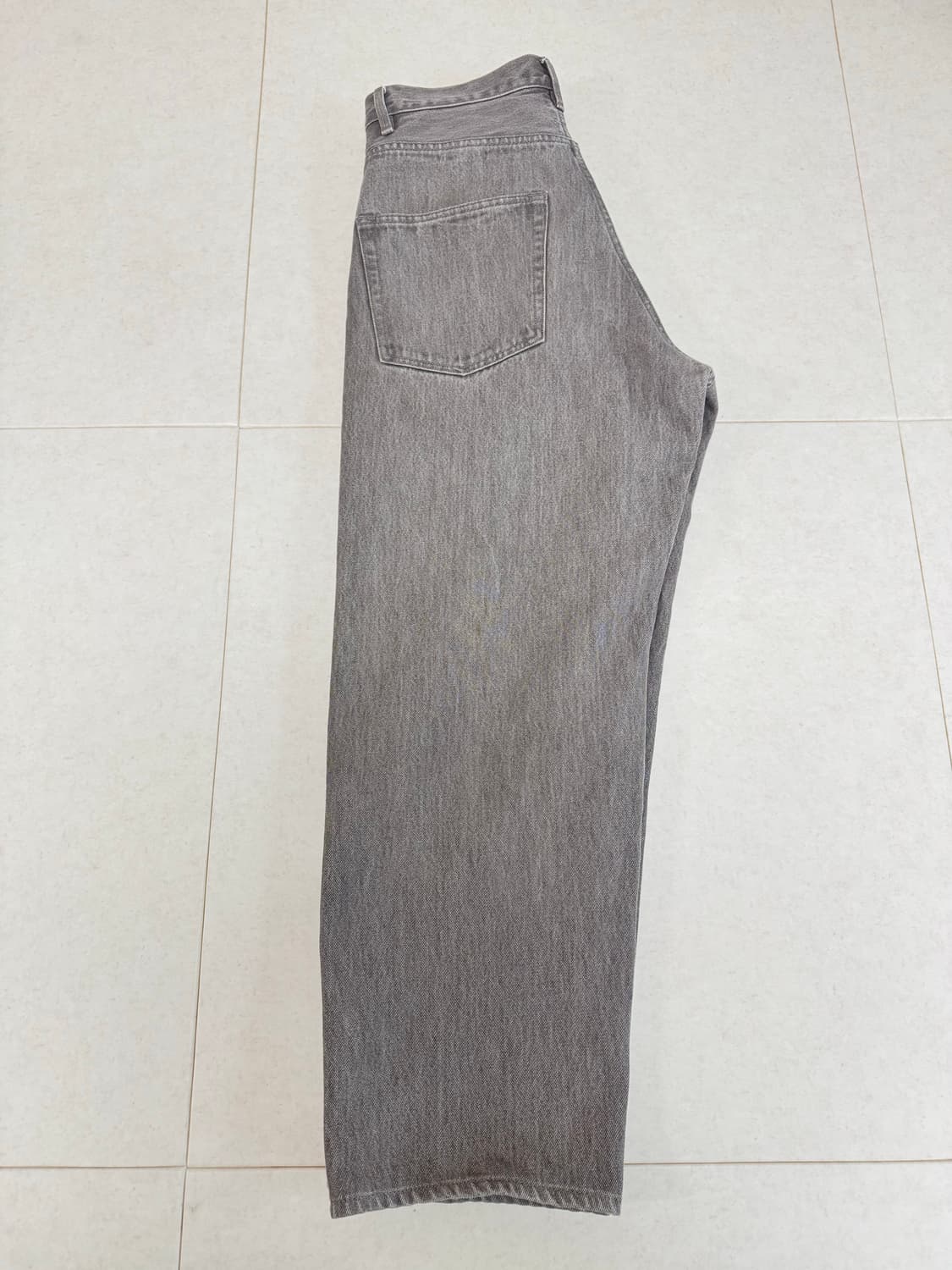 오라리 22시즌 모카브라운 와이드 데님 28 사이즈 팝니다. 상품이미지4