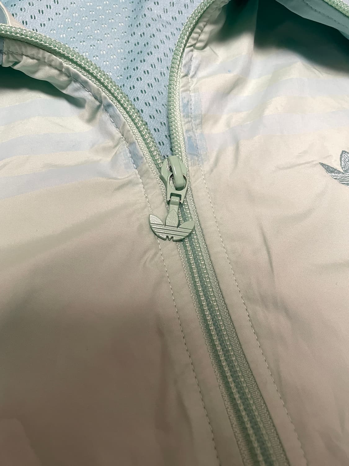 아디다스 민트 바람막이 져지 상품이미지3