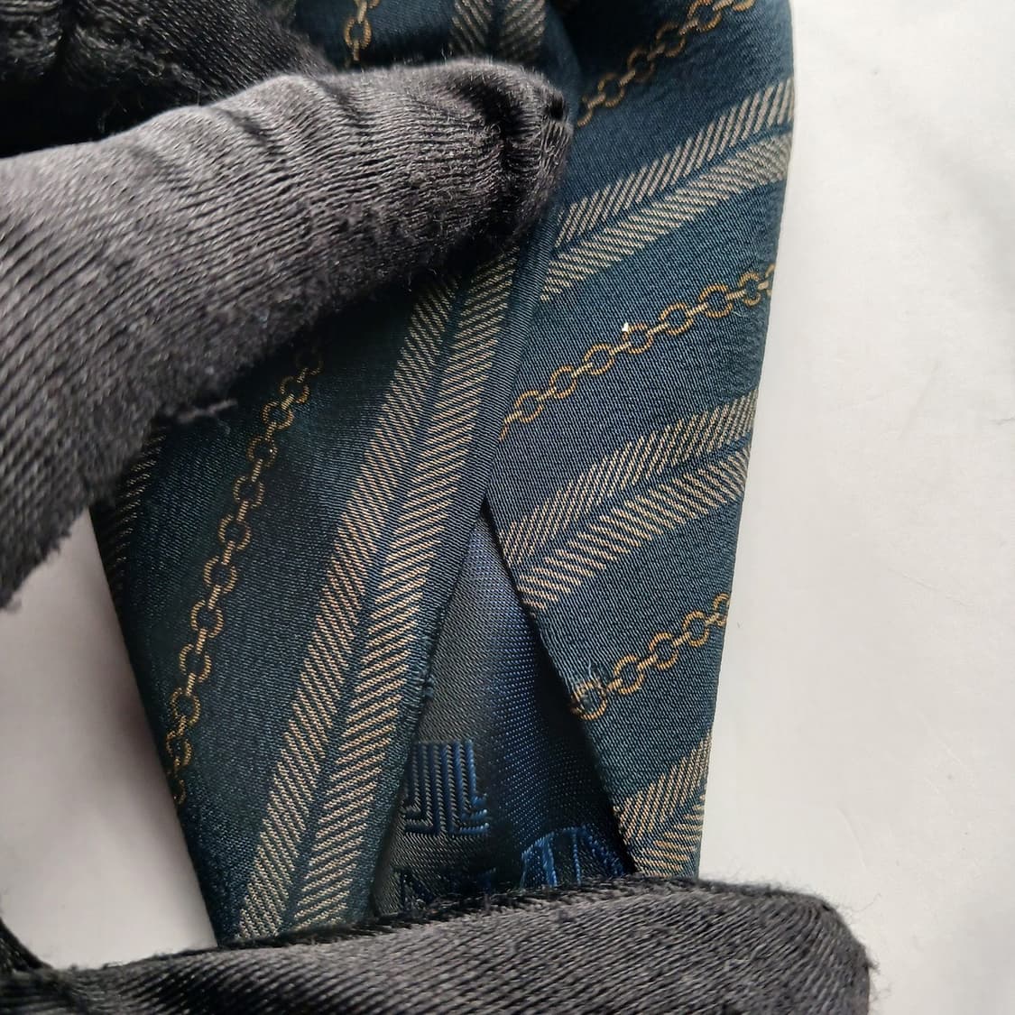 랑방 실크 네이비 스트라이프 넥타이 8.3cm B등급 A18540
 상품이미지10