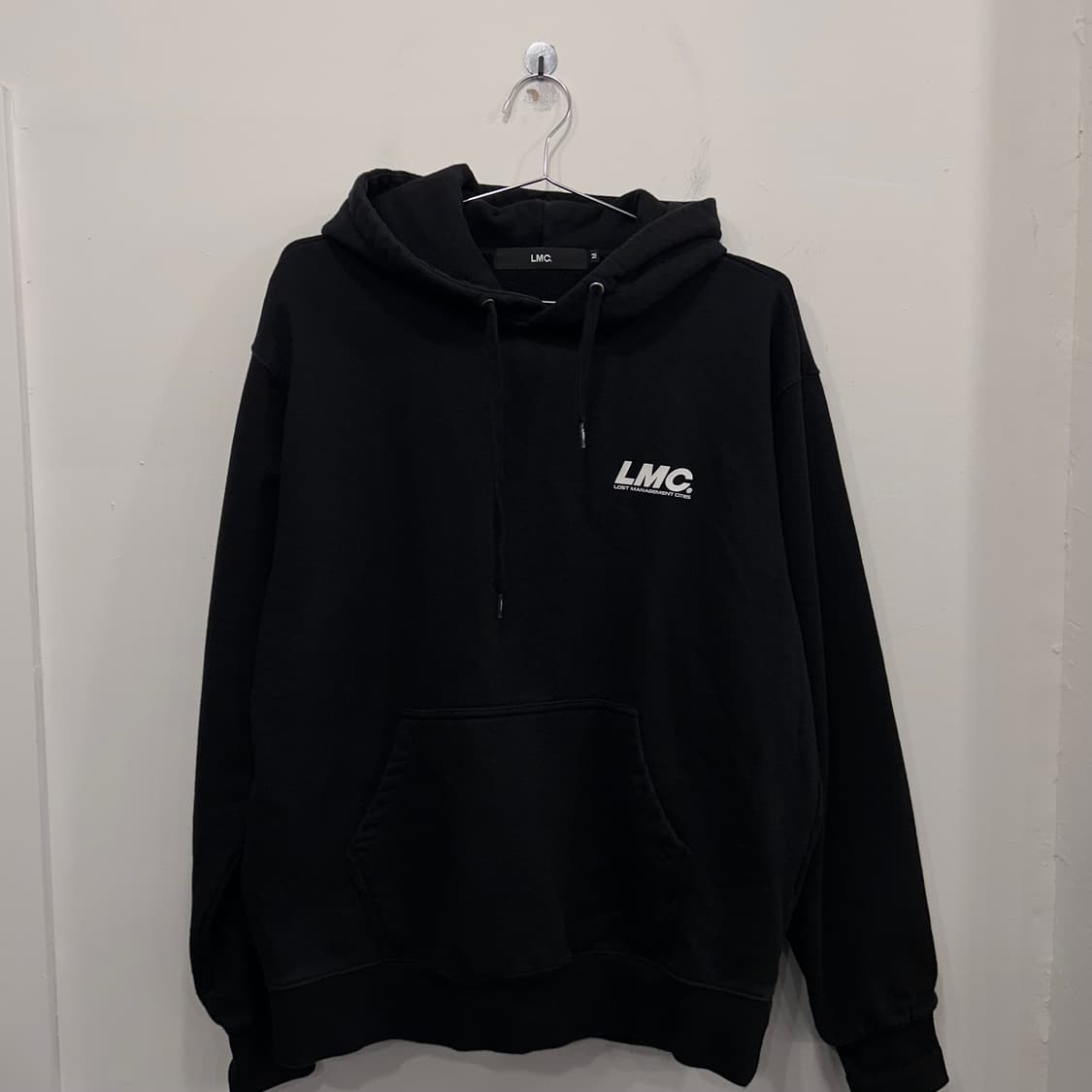 LMC 스몰와펜 백프린팅 기모 루즈핏 후드티 상품이미지2
