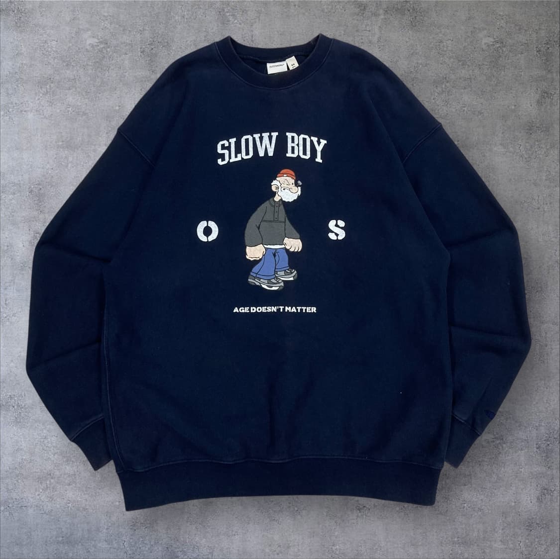 아웃스탠딩 네이비 컬러 프린팅 빅로고 맨투맨 상품이미지1