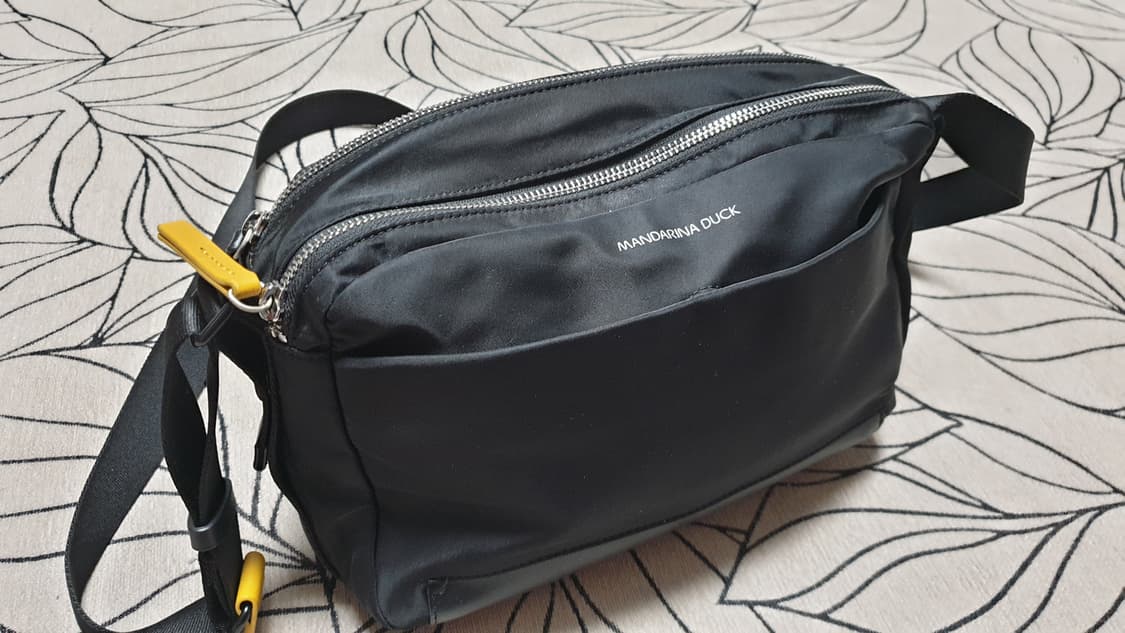 만다리나덕 블랙 크로스백 ORE ORT23651 상품이미지1