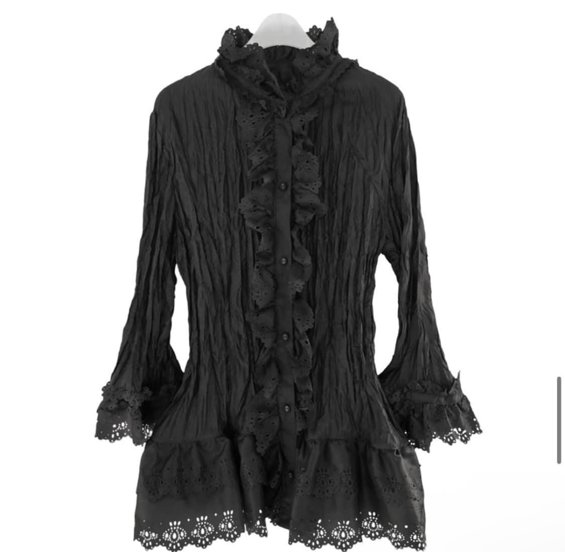 에옹쓰 펀칭 블라우스 블랙 상품이미지1