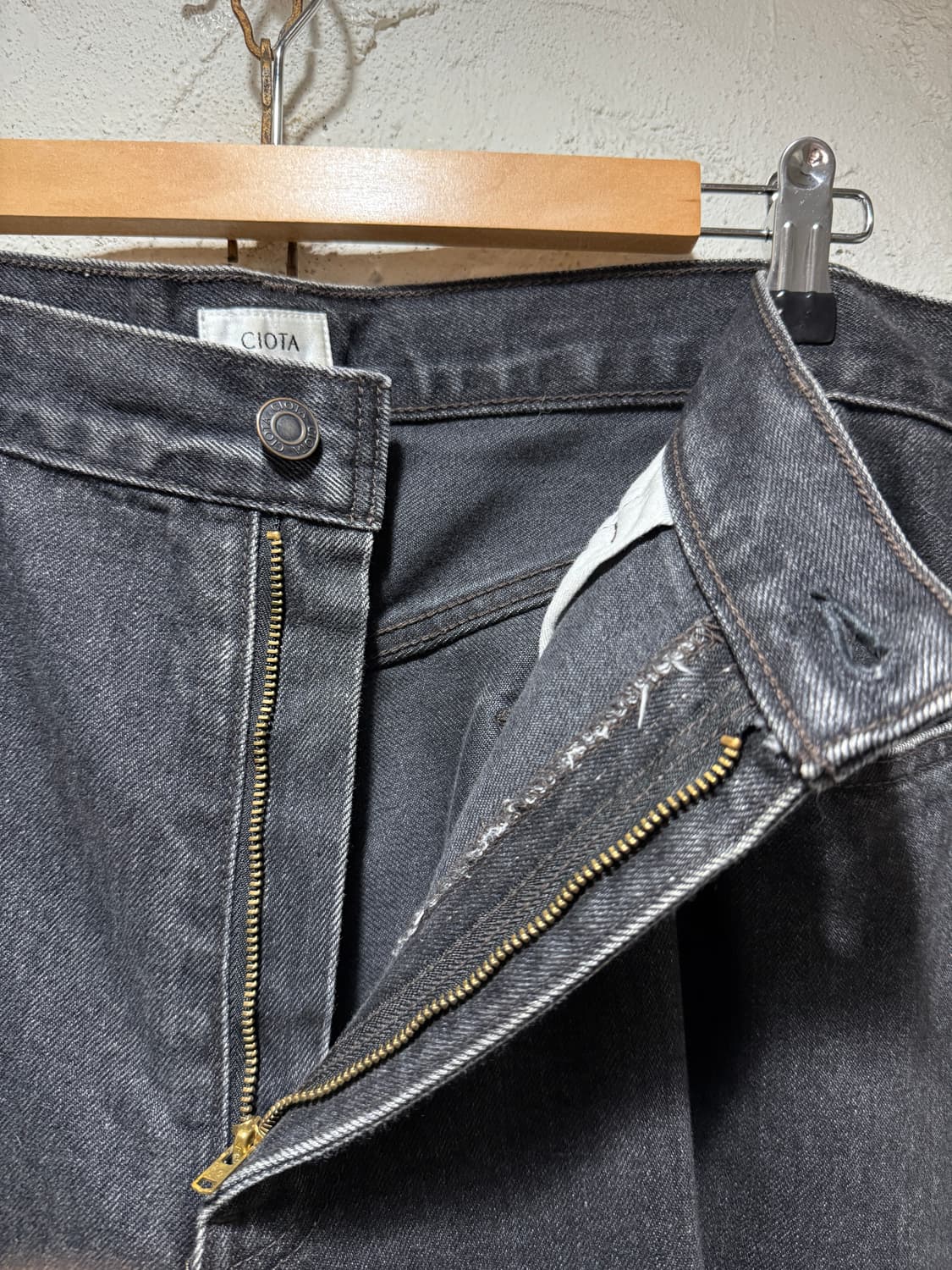 씨오타 CIOTA 와이드 테이퍼드 5포켓 셀비지 데님 팬츠 상품이미지8