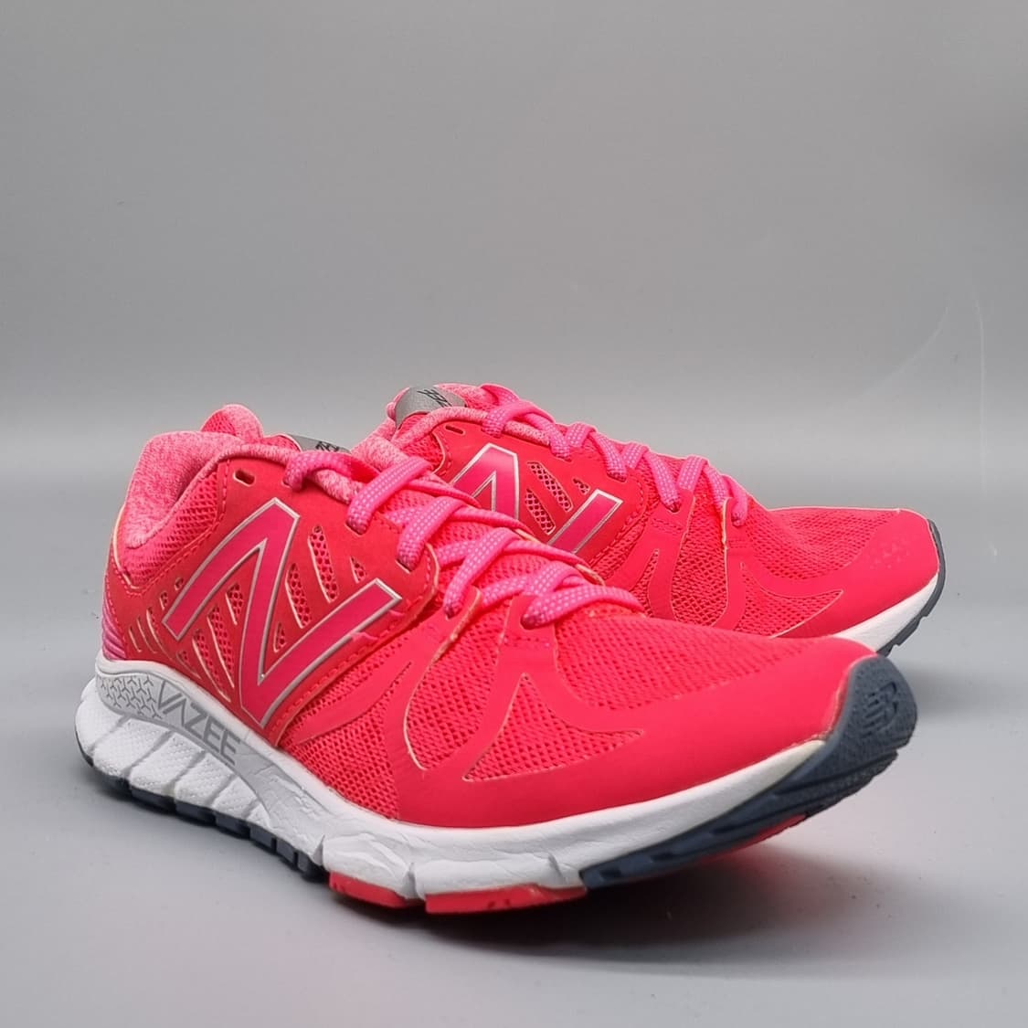 뉴발란스 바지러쉬 여성런닝화235  상품이미지1