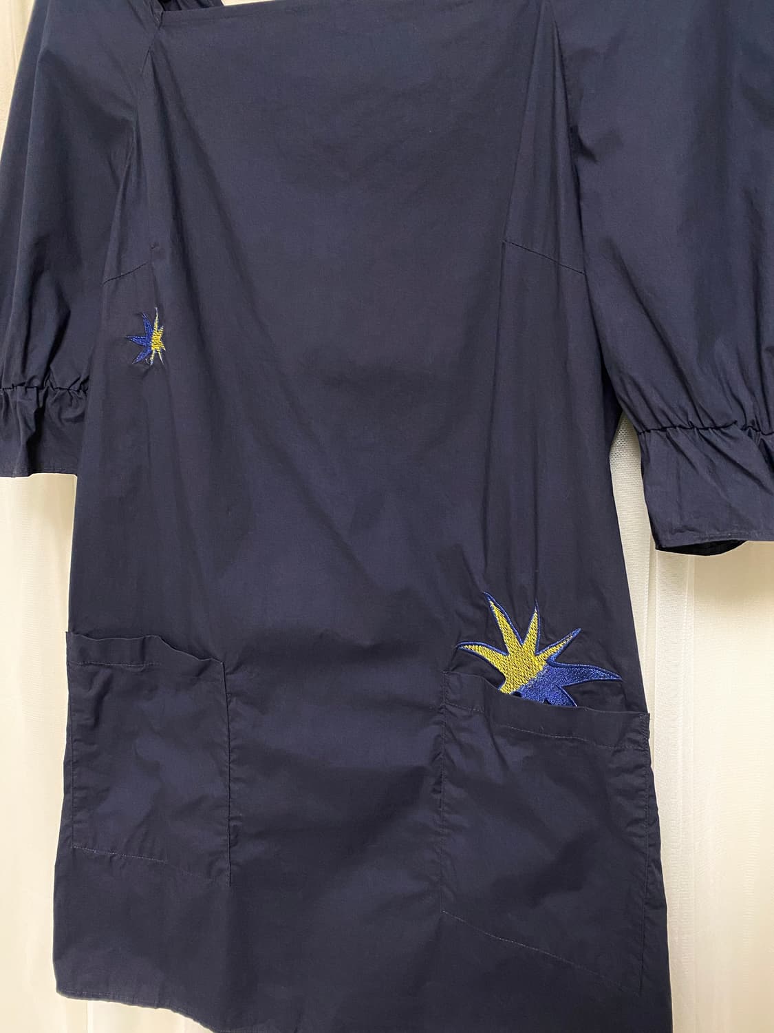 쥬시쥬디 면 네이비 별 자수 셔링 퍼프소매 리본 스퀘어넥 미니 원피스 상품이미지3