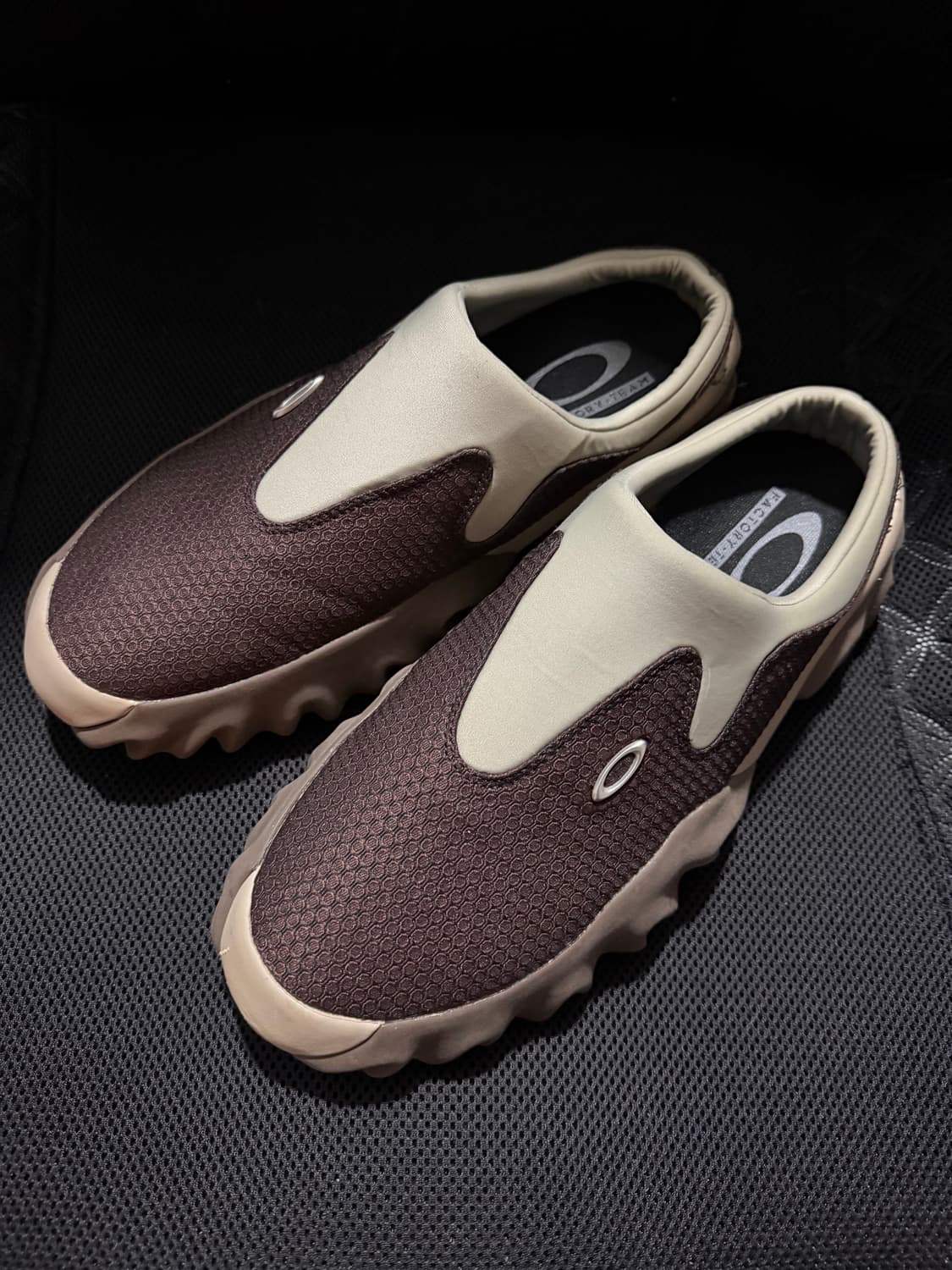 (280) 오클리 팩토리 팀 x 브레인 데드 오스트리치 찹 쏘우 뮬 상품이미지1