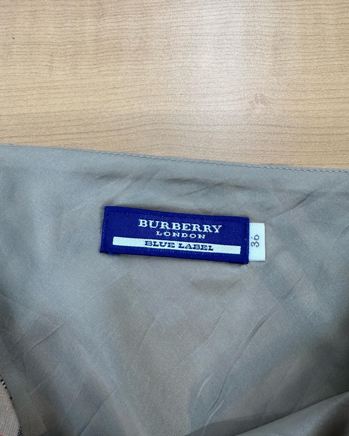 버버리 블루라벨 베이지 노바체크 미디 스커트  상품이미지7