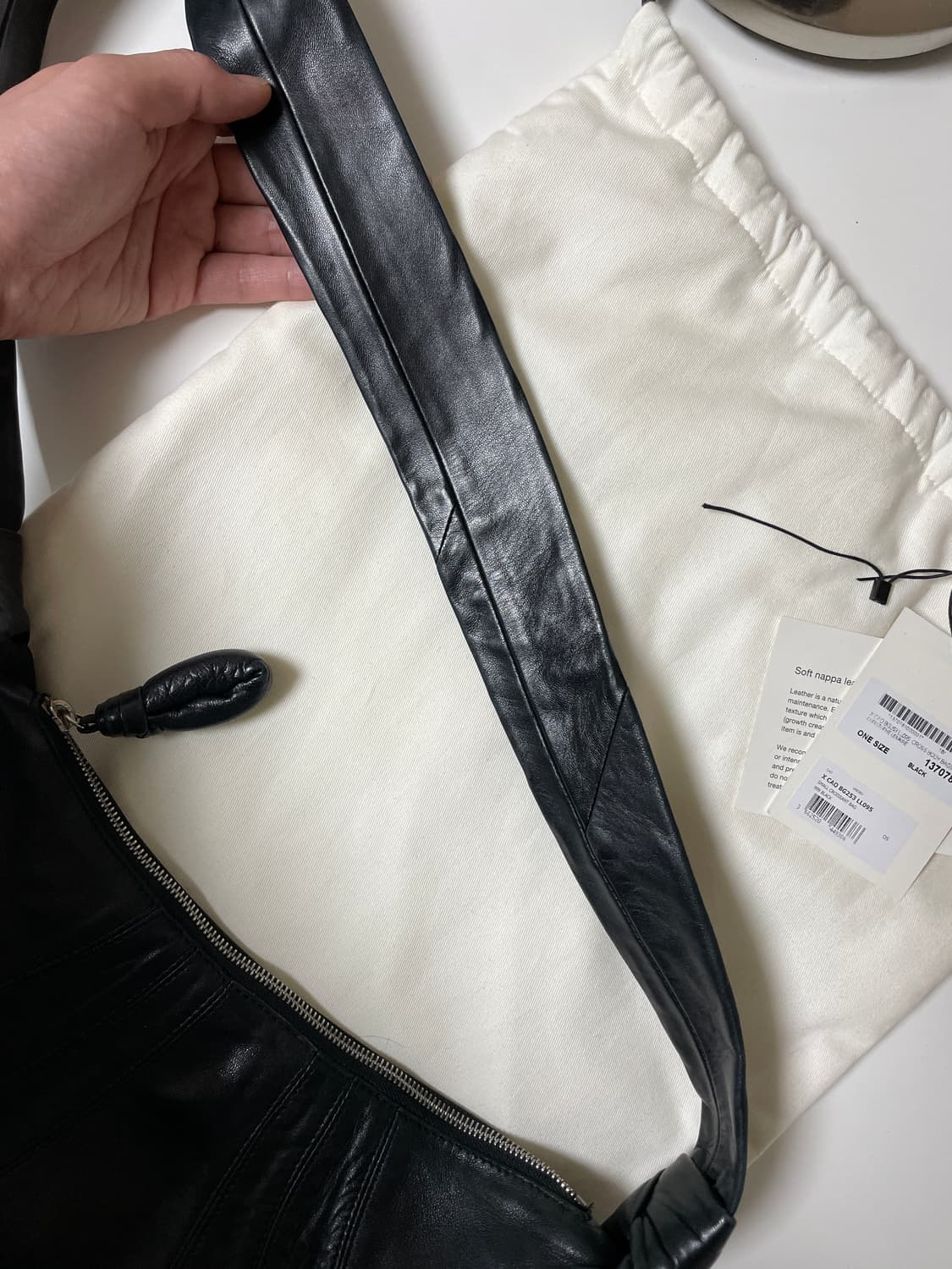 르메르 스몰 크루아상 백 소프트 나파 레더 블랙 상품이미지5