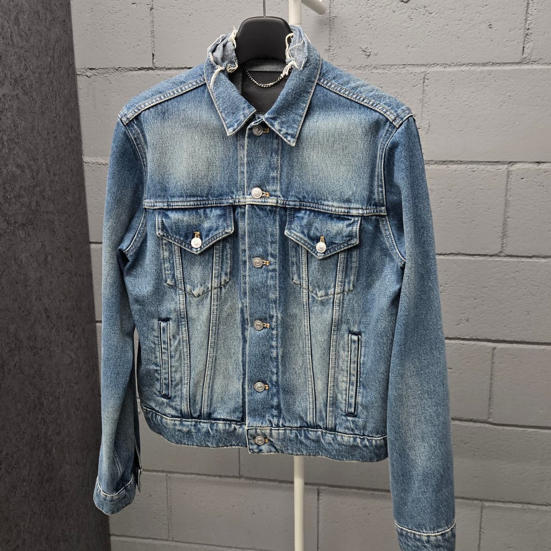 백화점판 / 발렌시아가 웨이브로고 데님 청자켓 50 상품이미지3