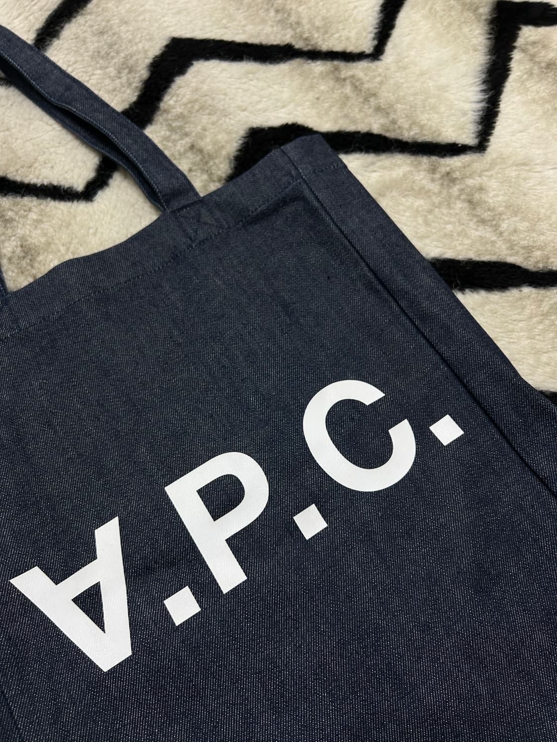 A.P.C 데님 에코백 상품이미지1