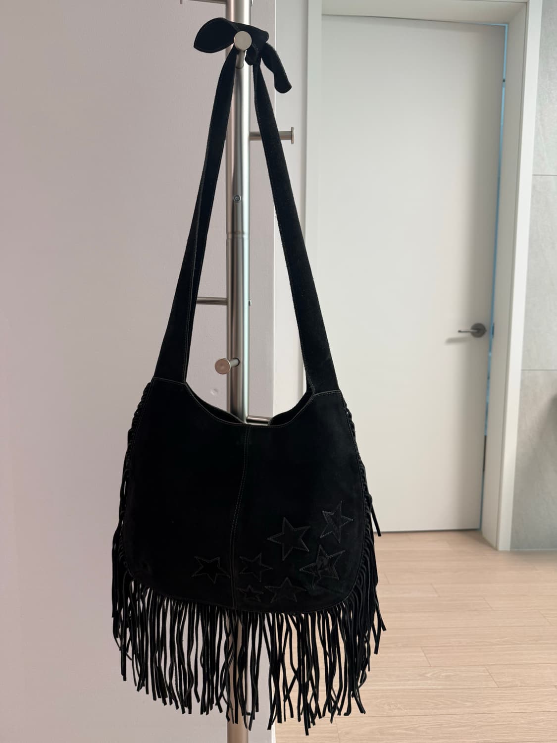 히스테릭글래머 블랙 스웨이드 프린지 크로스백 상품이미지1