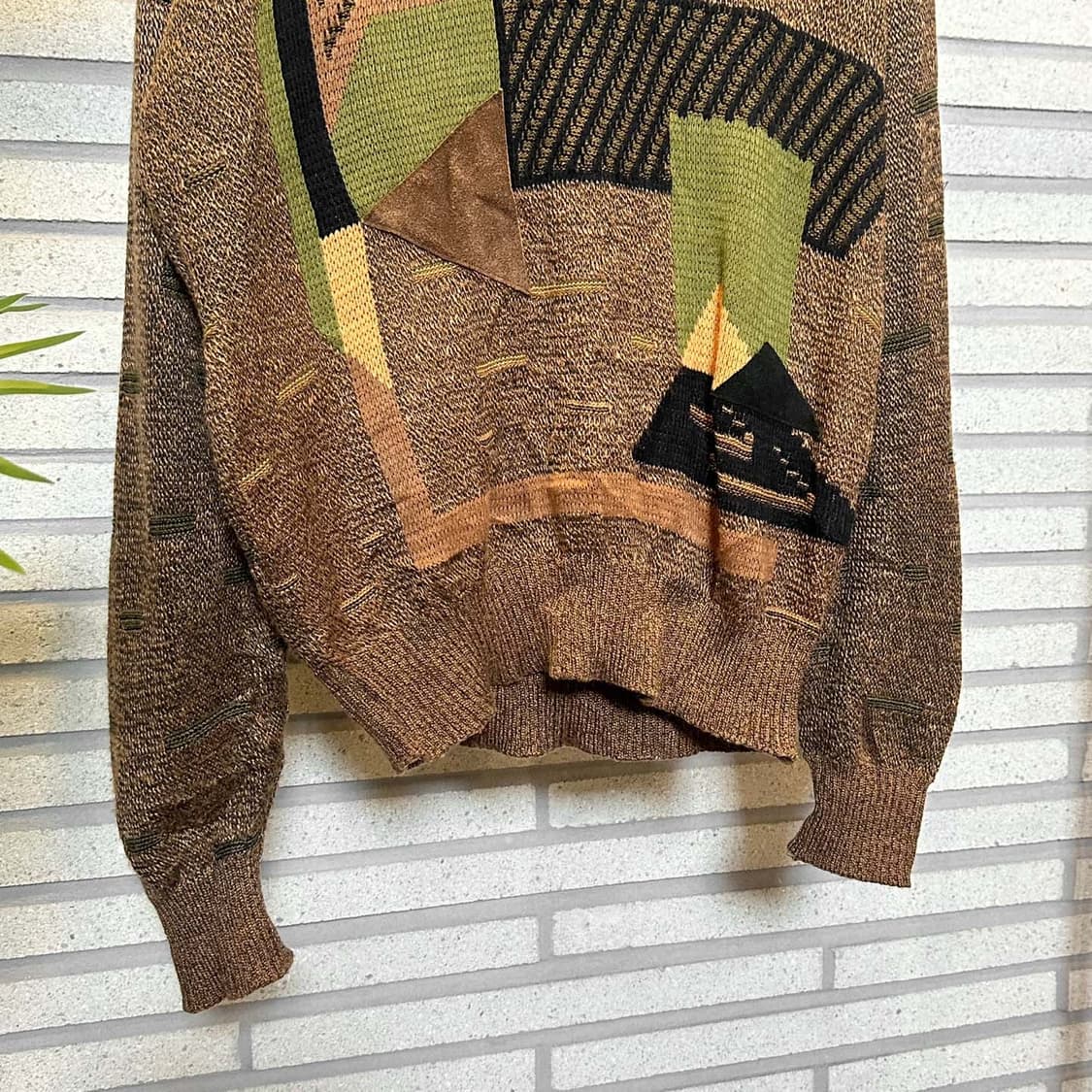 KR VINTAGE 브이넥 니트 기하학 패턴 패치워크 디테일 브라운 상품이미지5