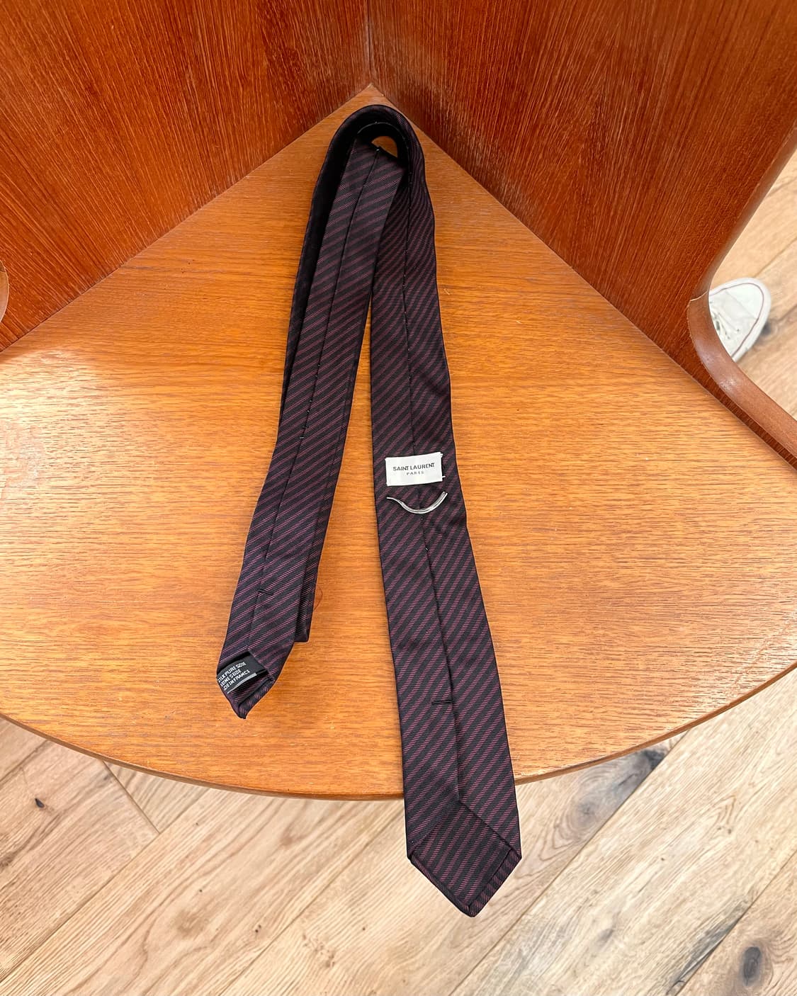 생로랑 버건디 스트라이프 내로우 넥타이 상품이미지1