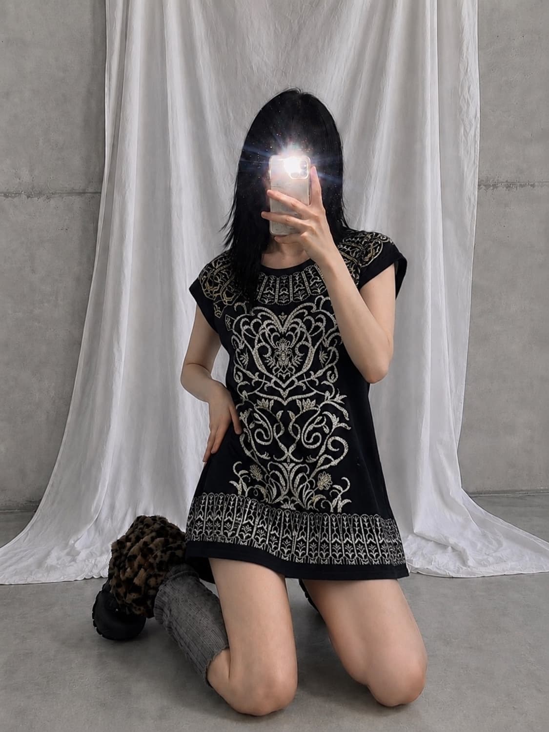 자수 패턴 롱 반팔 티셔츠 상품이미지1