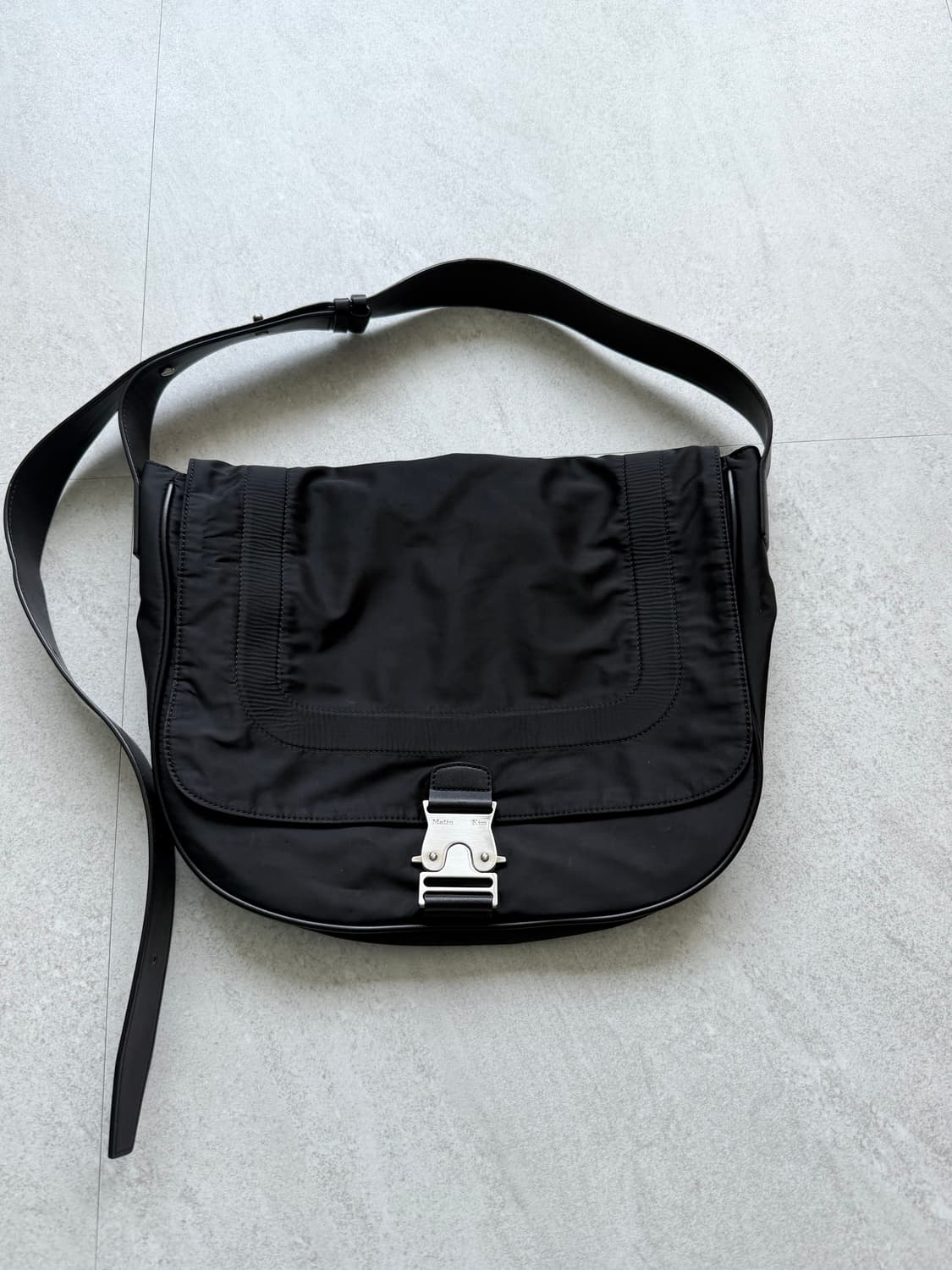 Matin Kim 빅 버클백 블랙 상품이미지1