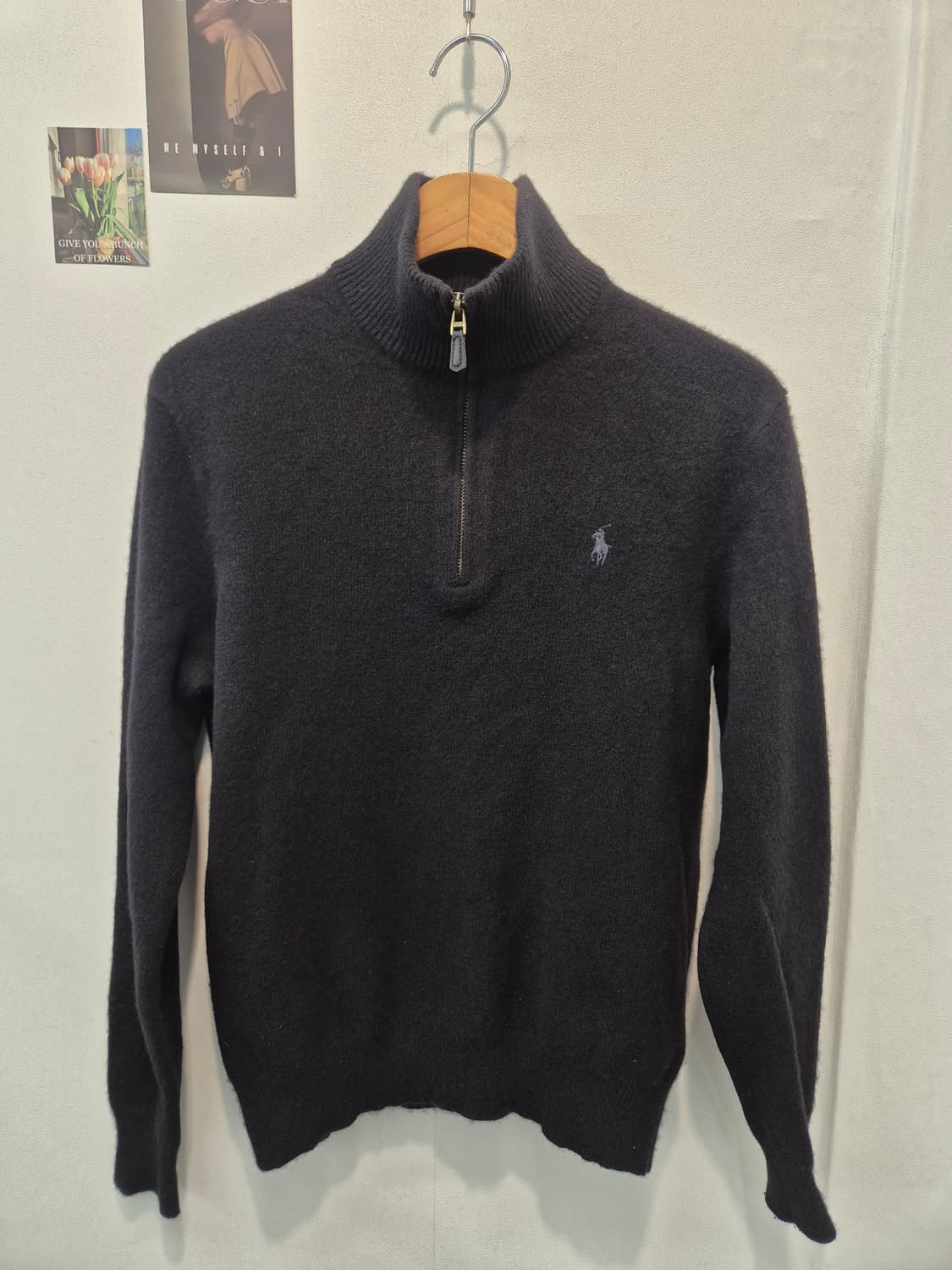 폴로 랄프로렌 반집업 캐시미어니트입니다
색상은 검정색 사이즈 M 상품이미지1