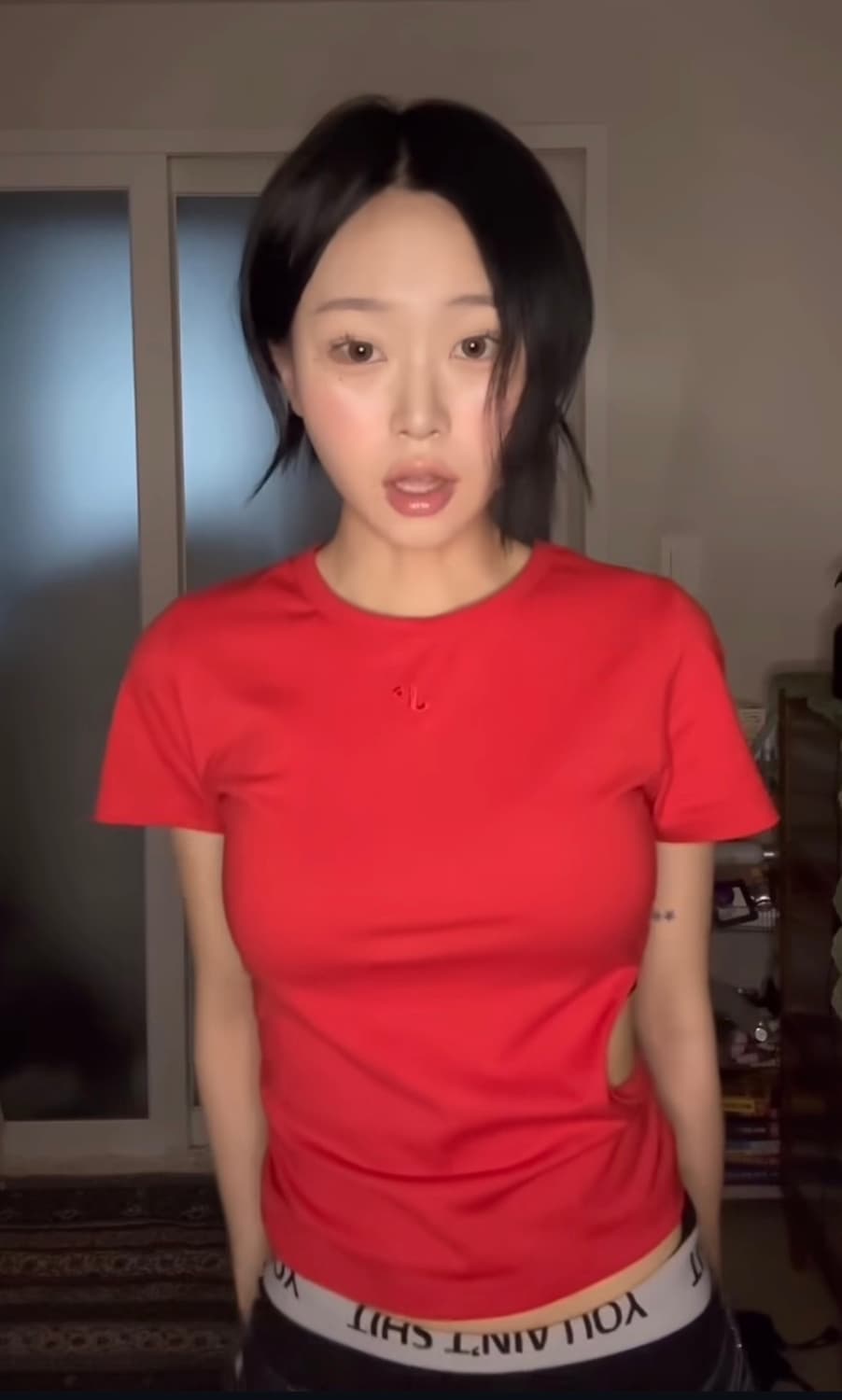 준준스페이스 슬림컷오브 네이비티(샤브칼 착용) 상품이미지2