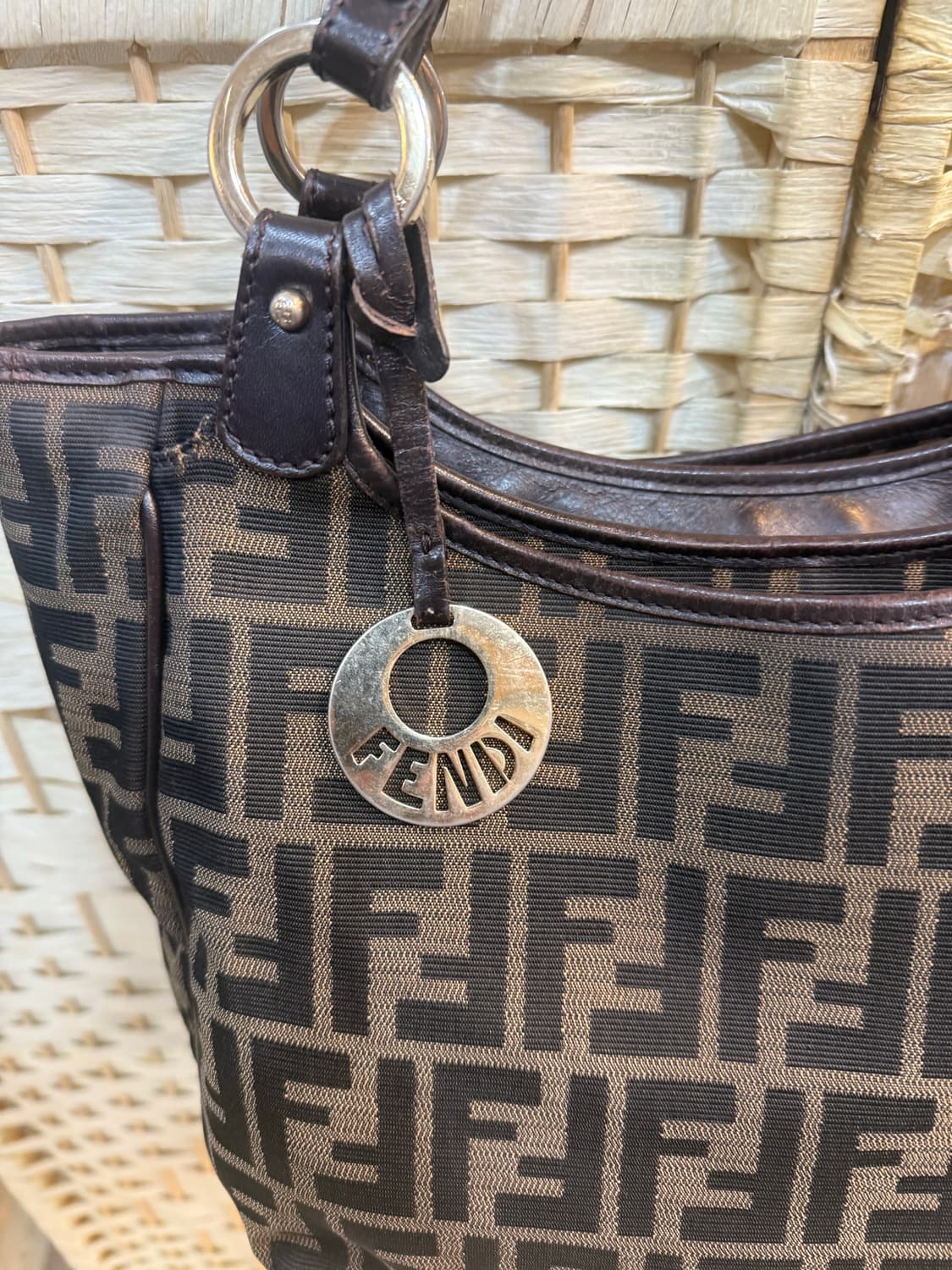 정품 펜디 주카 쇼퍼백 팝니다 상품이미지2