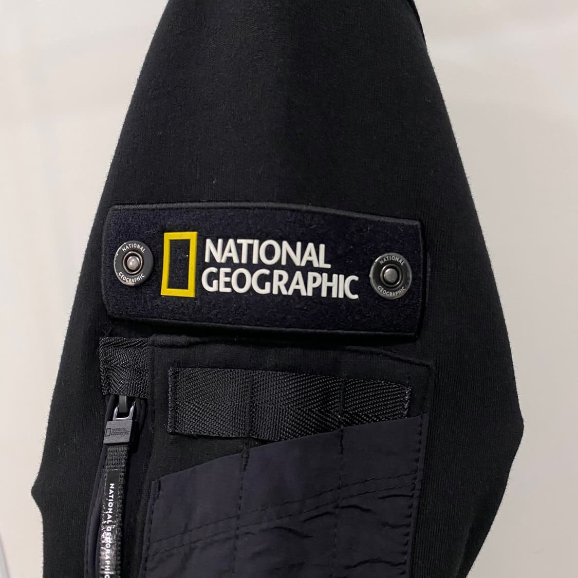내셔널지오그래픽 암포켓 와펜 맨투맨 상품이미지3