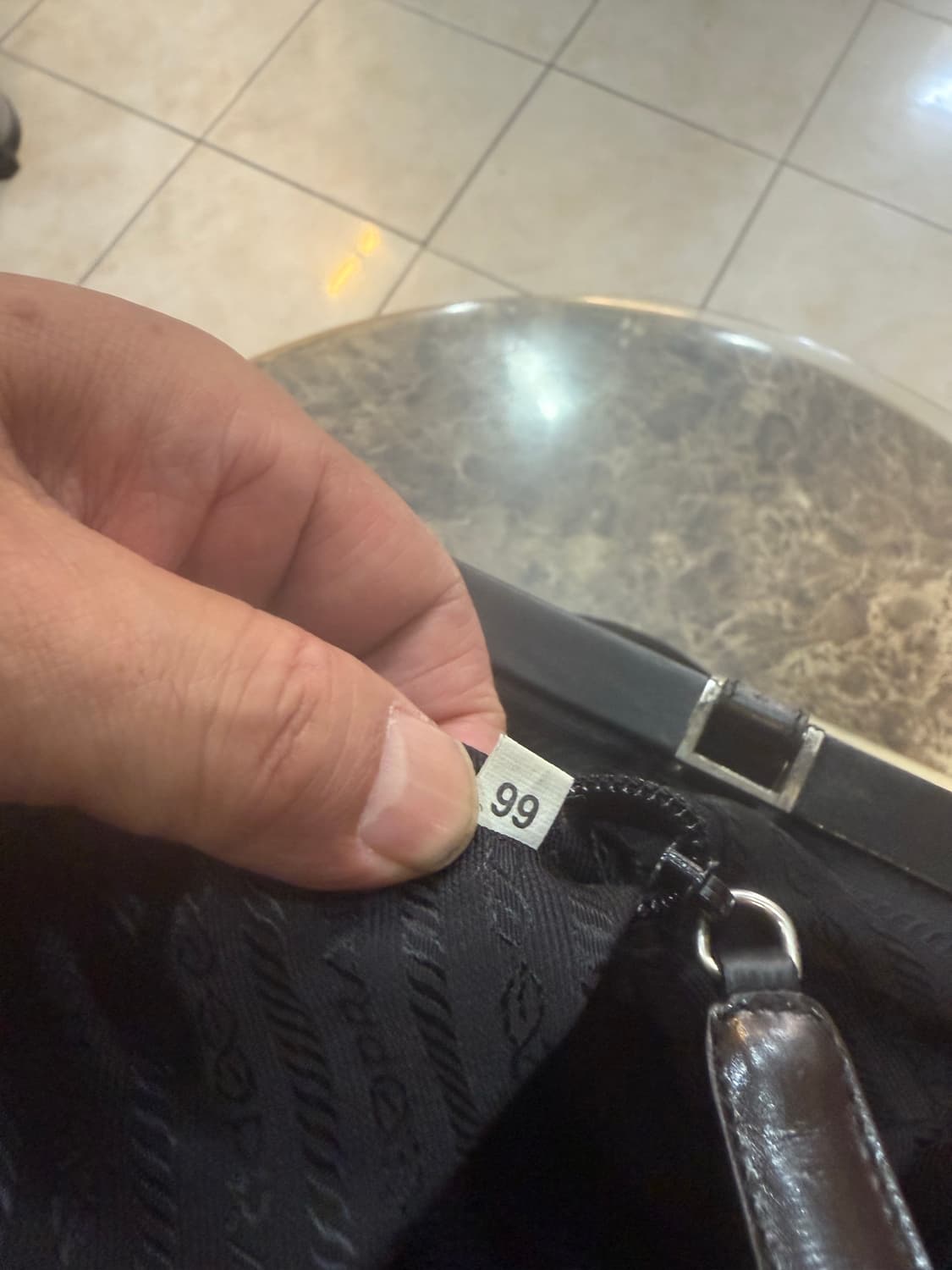 정품 프라다 캔버스 숄더백 팝니다 상품이미지9