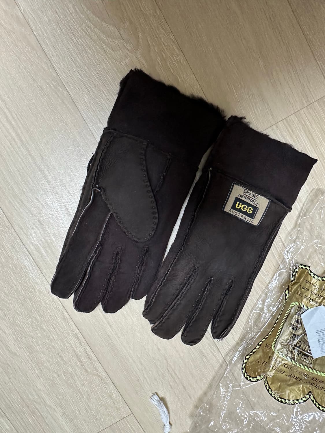 어그 초콜렛 레더 양털 장갑 m 상품이미지3