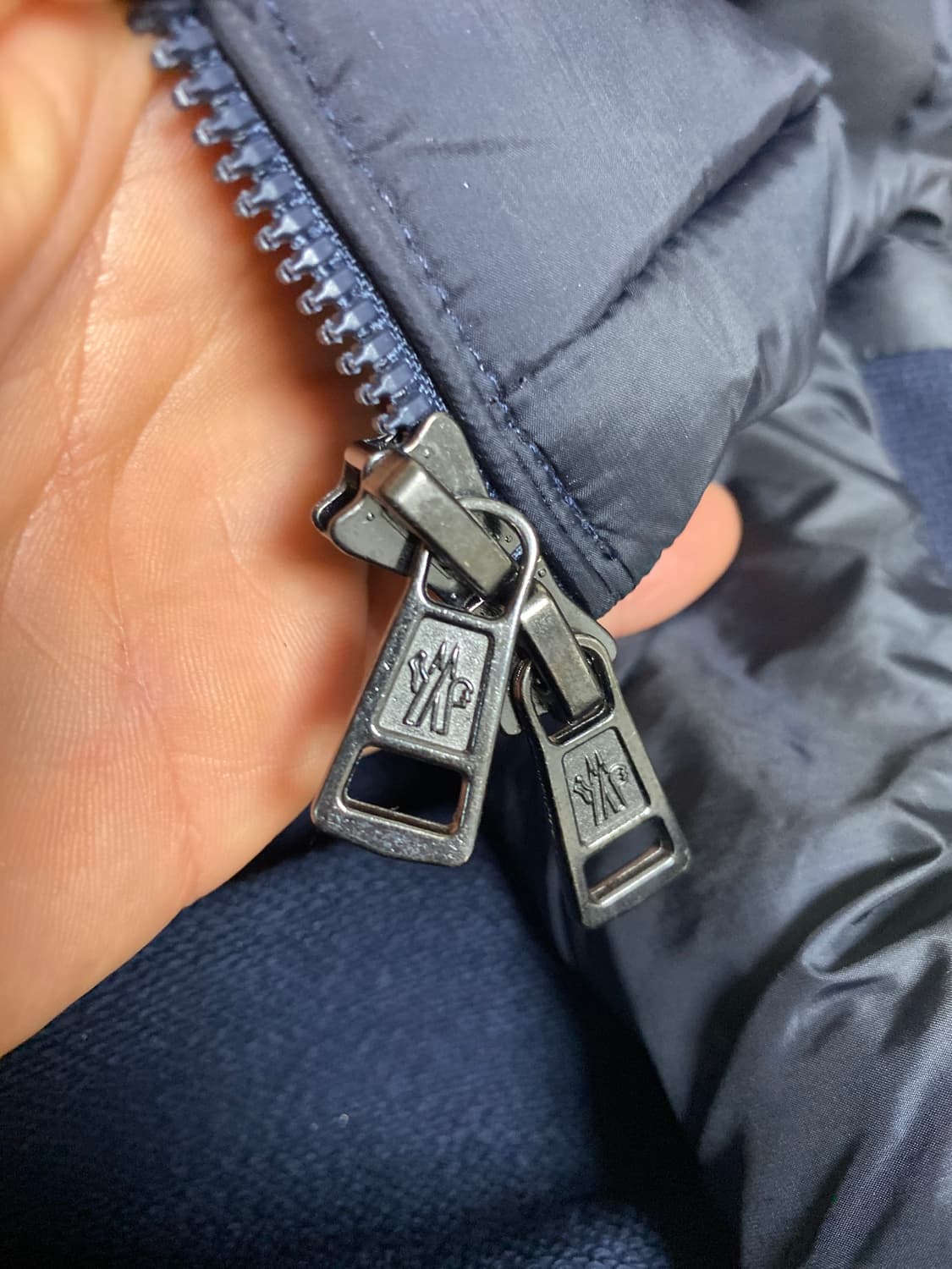 [XL] 몽클레어 삼선 트리콧 니트패딩 네이비 상품이미지5