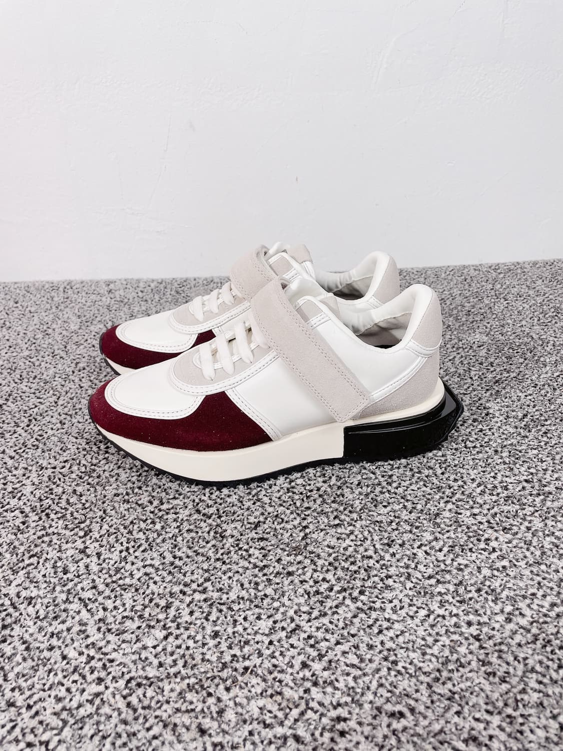 (정품/새상품) DKNY 여성 스웨이드 레더 벨크로 스니커즈 상품이미지3