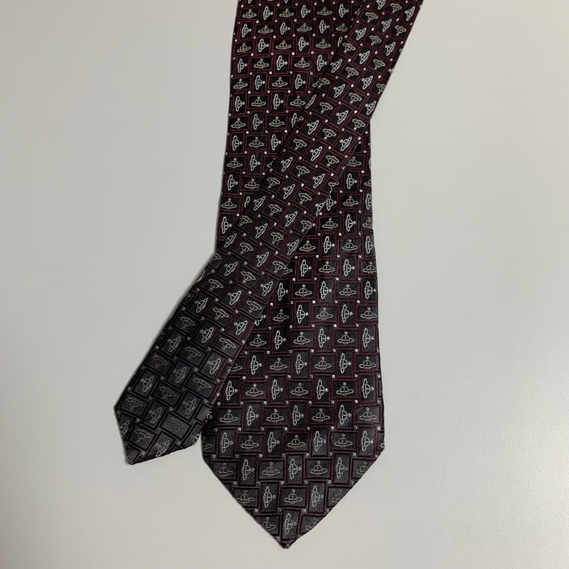 비비안웨스트우드 모노그램 명품넥타이 100실크 A+등급 8.8cm 상품이미지3