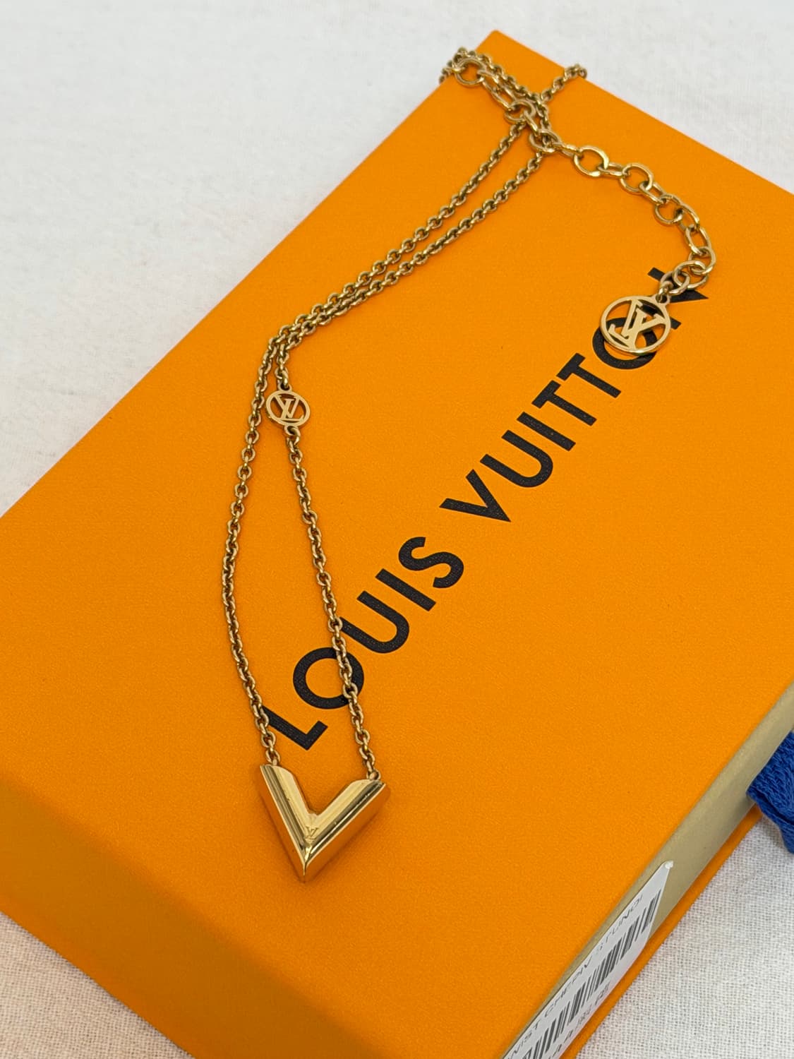 정품 루이비통 에센셜 V 목걸이 금장 상품이미지5