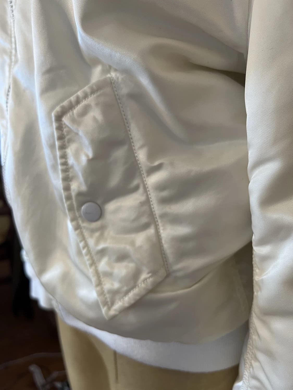 알파 인더스트리X오프닝 세레모니 아이보리 슬림 핏 플라이어스 봄버 재킷 상품이미지4