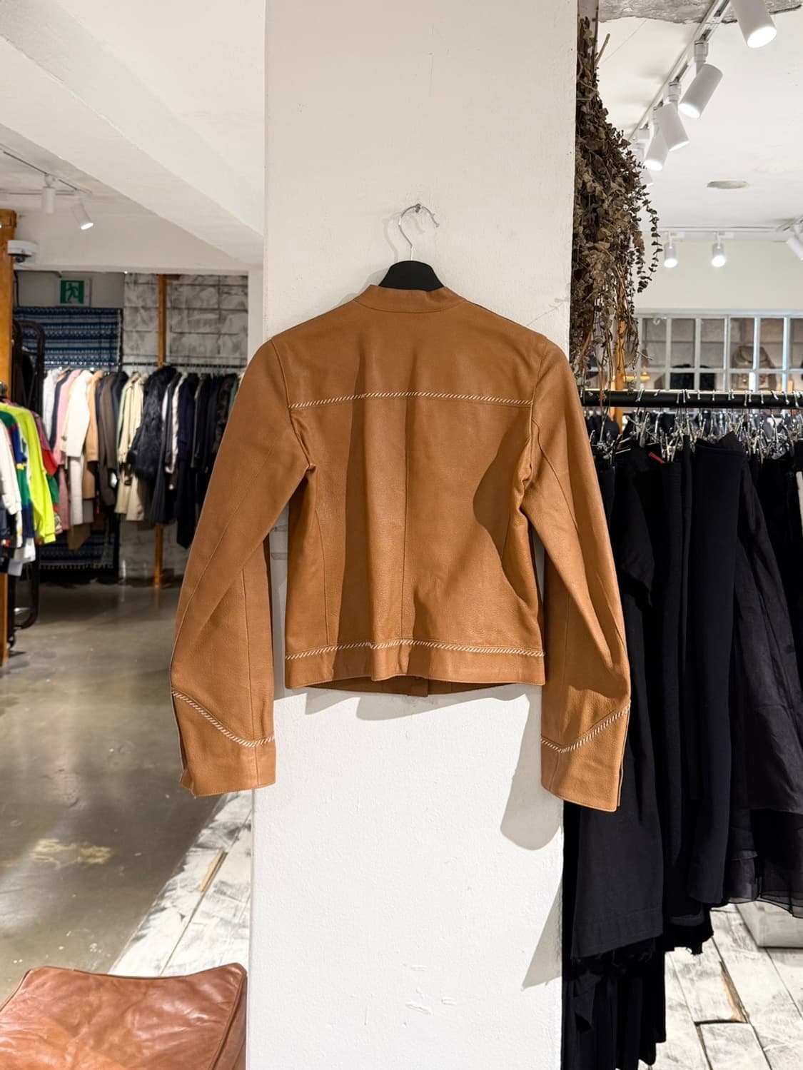 미우미우 브라운 스티치 레더 자켓 상품이미지6