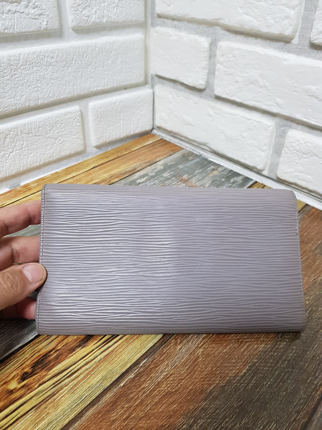 [정품] 루이비통 에피 장지갑 그레이 상품이미지3