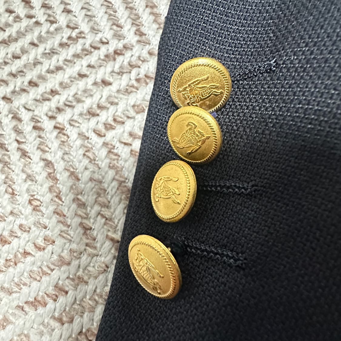 BURBERRY gold button blazer navy 상품이미지3