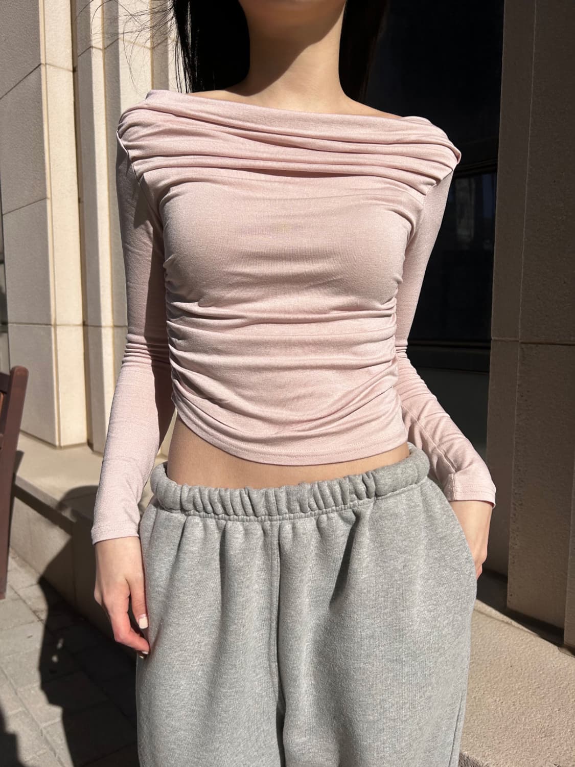 셔링 드레이프 오프숄더 티 상품이미지1