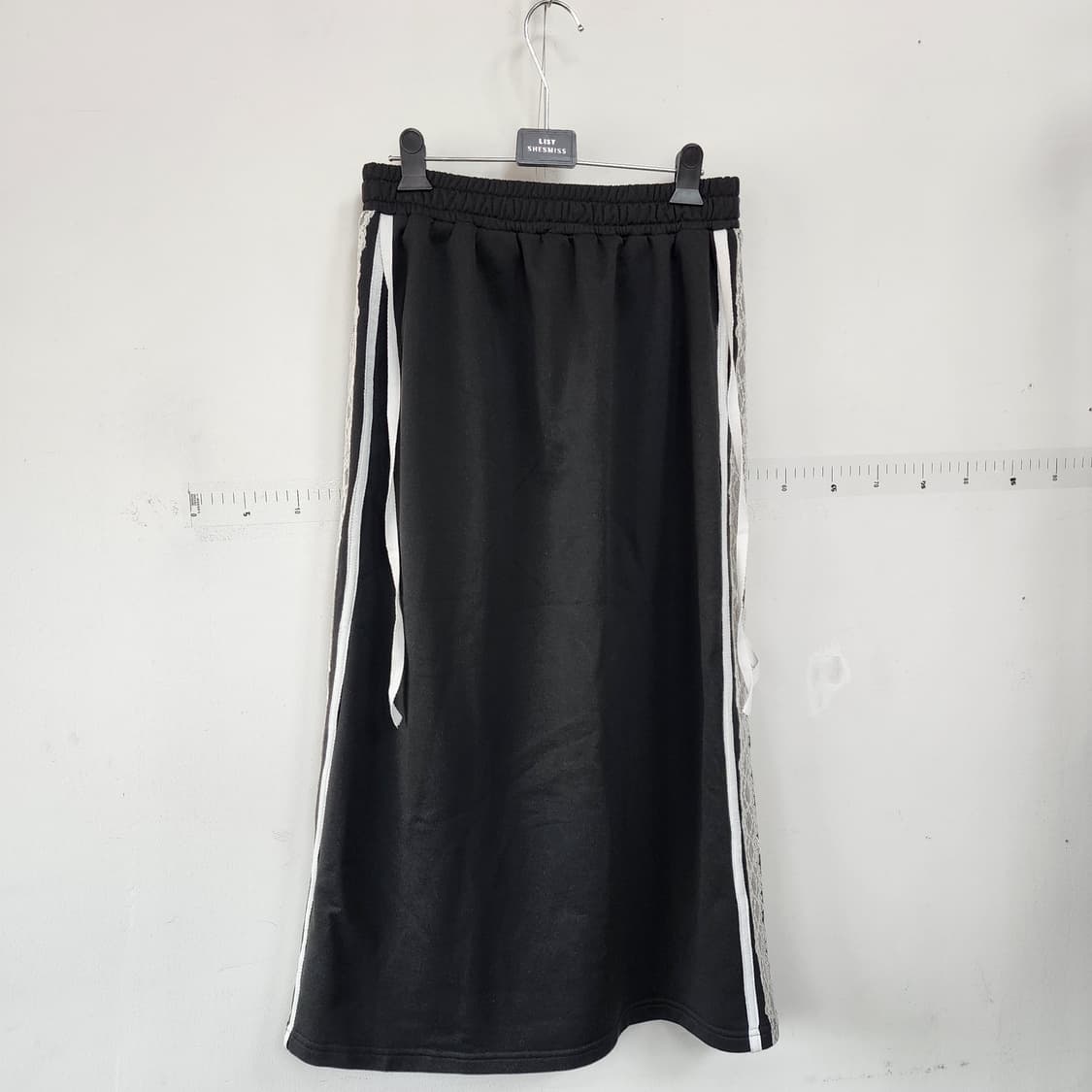 아디 디자인 블랙 사이드라인 롱 스커트 상품이미지1