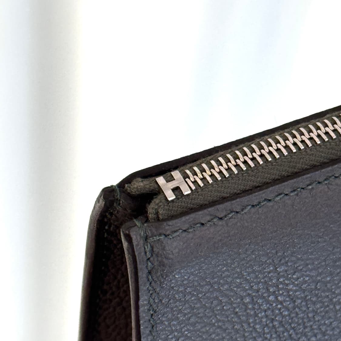 [정품] 에르메스 지펭고 GM 토일리트리 스탠딩 클러치 그리메이어  상품이미지4