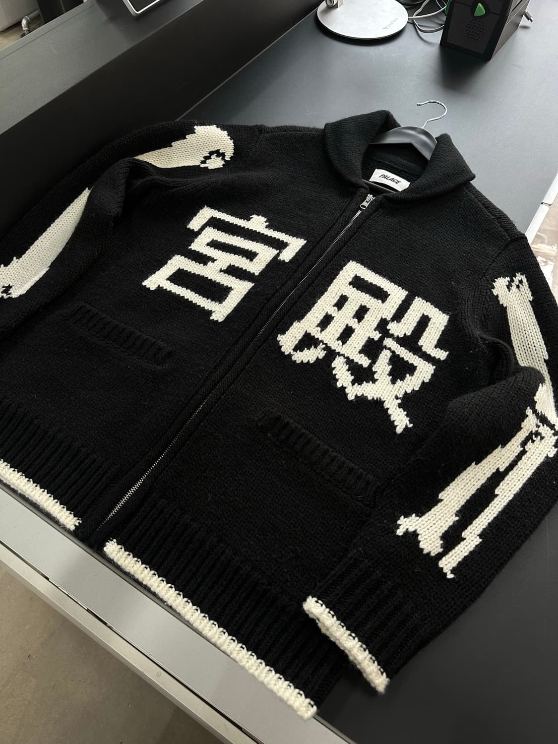 팔라스 24FW 본즈 코위찬 니트집업 블랙 상품이미지6