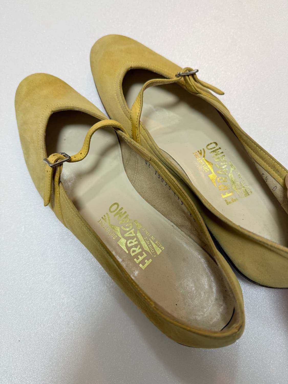 페라가모(Salvatore Ferragamo)메리제인 스웨이드 플랫슈즈 상품이미지3