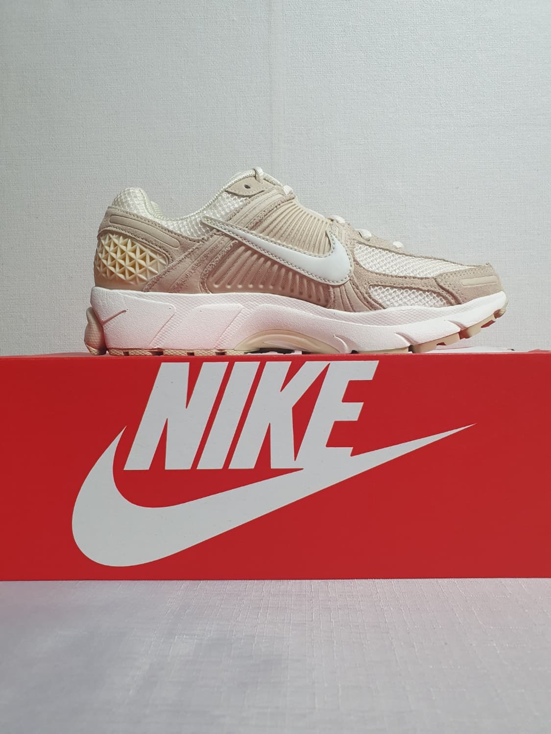 미사용 새상품 245mm 나이키 운동화 줌 보메로5 러닝화 상품이미지4