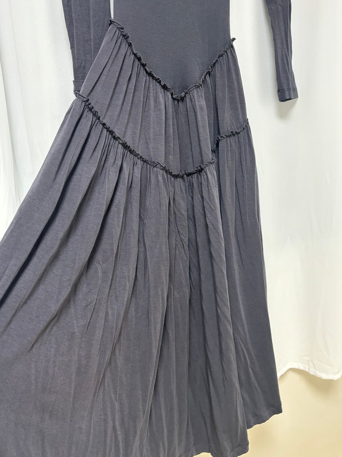 밀로우먼 셔링 드레스 차콜 S 상품이미지3