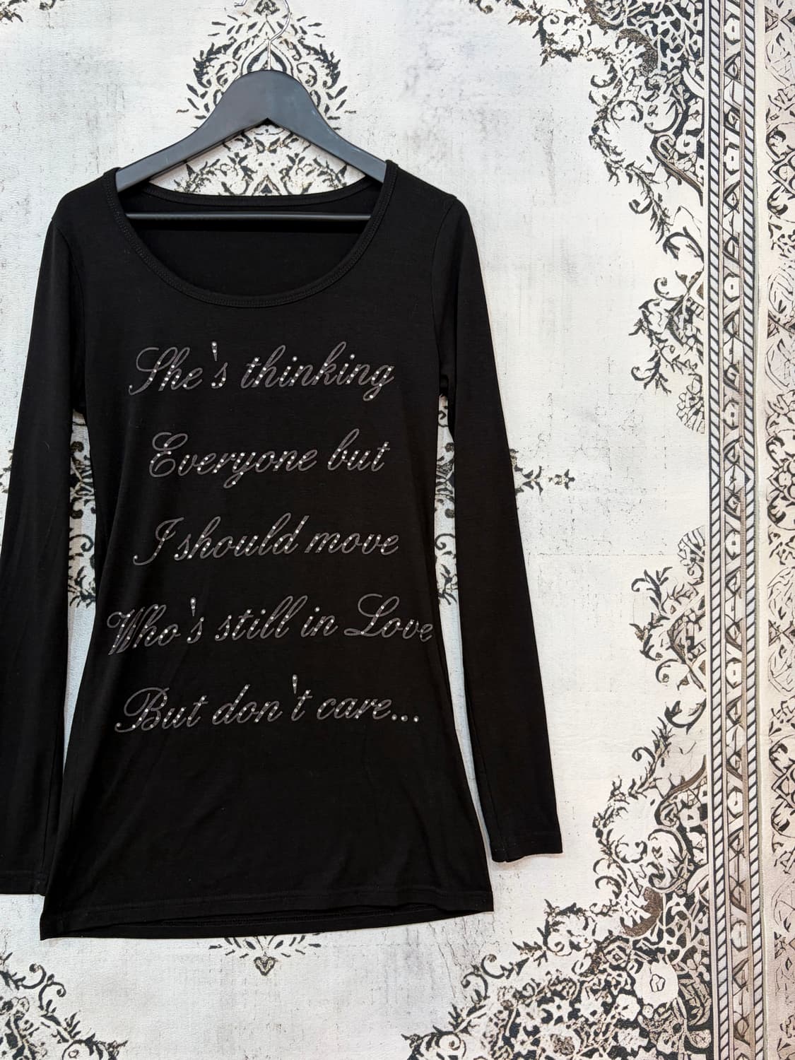 일본빈티지 Y2K 큐빅 레터링 키스마크 슬림핏 롱슬리브 상품이미지3