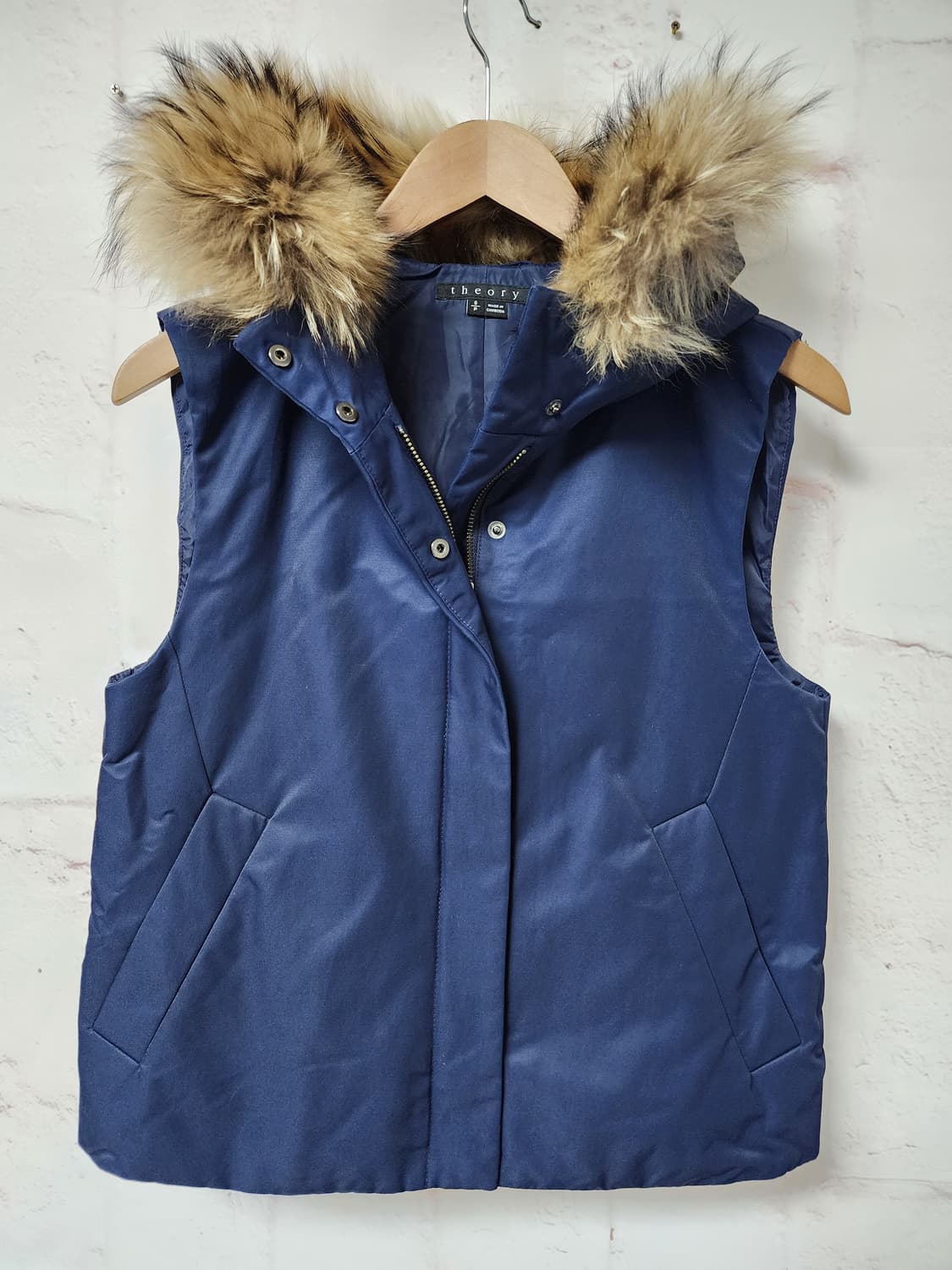 띠어리 네이비 후드 퍼 베스트 조끼 상품이미지2