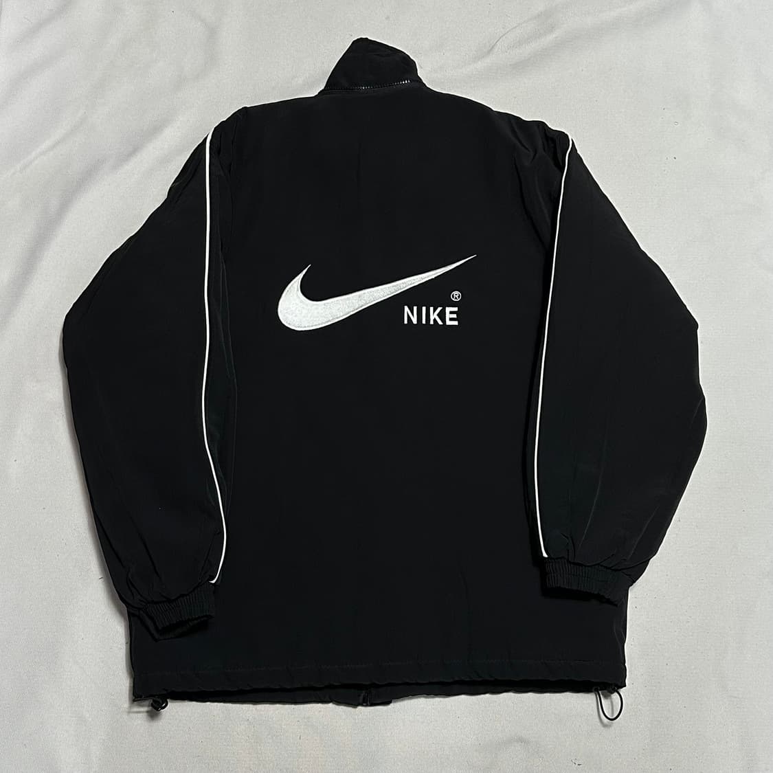 100 나이키 빅로고 블랙 점퍼 상품이미지3