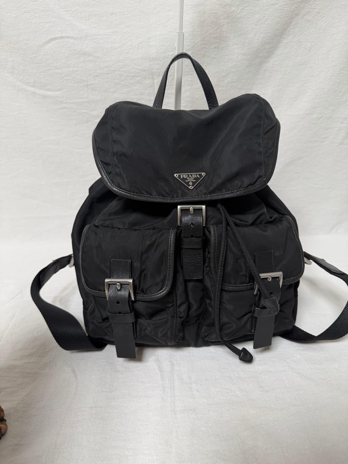 정품 프라다 포코노 나일론 투포켓 미디움 백팩 블랙 상품이미지1