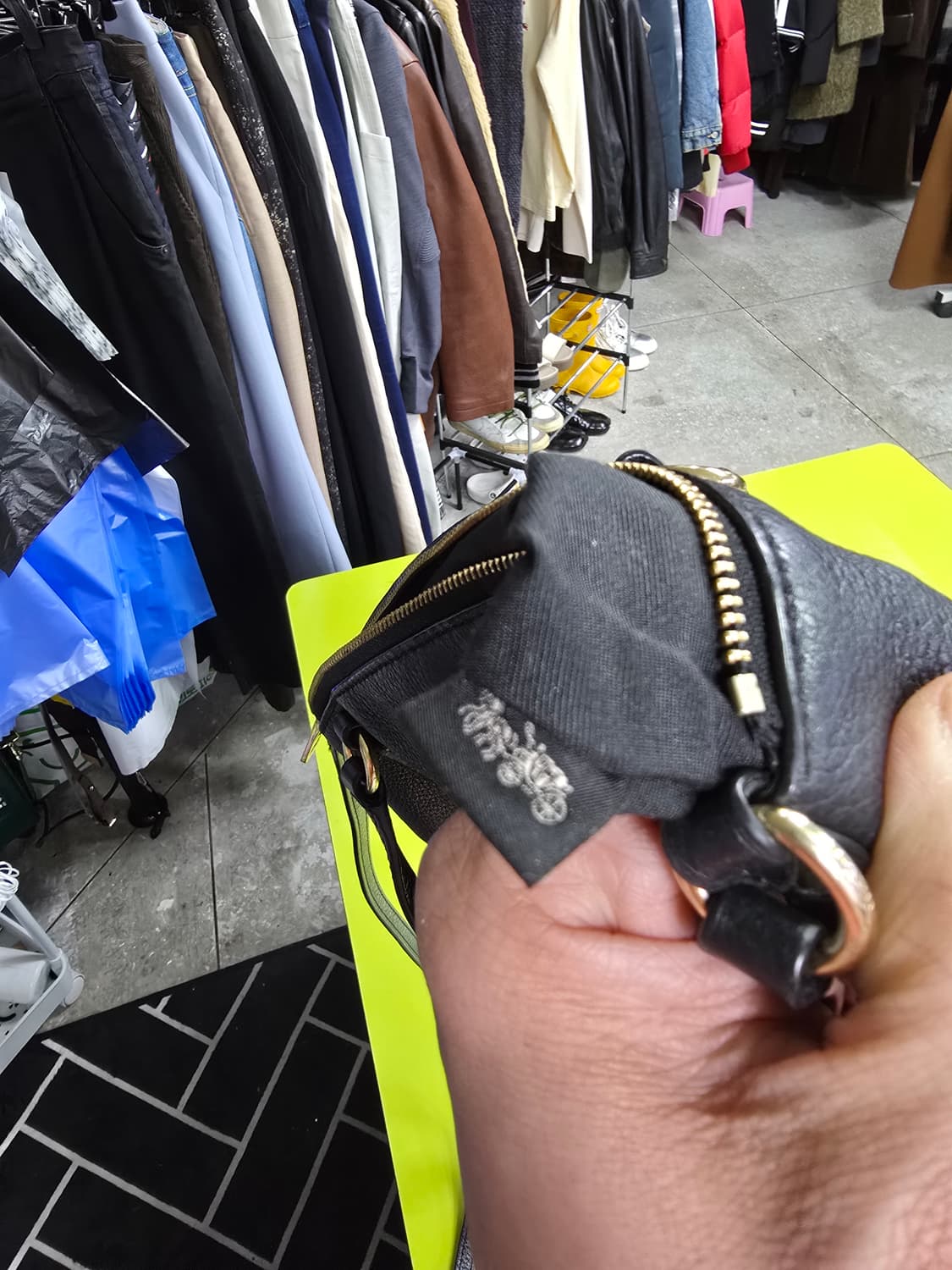 코치 블랙 레더 토트백 (1473) 상품이미지4