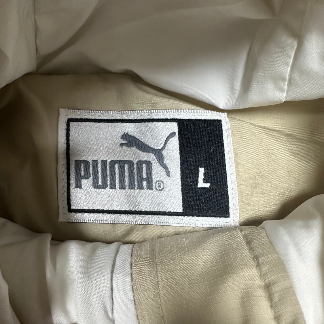 ✨ (바배) 푸마 빅로고 아이보리 덕다운 패딩 상품이미지3