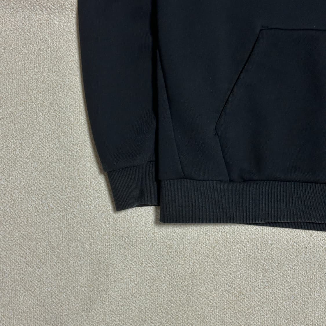 데상트 스판 뒷판 그래픽 오버핏 후드 티셔츠 상품이미지4